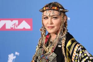 Madonna sendet bizarre Corona-Botschaft aus der Badewanne