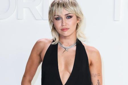 Miley Cyrus trägt zahlreiche Tattoos.