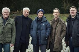 Für "In der Familie (II)" in München: Miroslav Nemec (v.l.), Udo Wachtveitl, Regisseurin Pia Strietmann, Jörg Hartmann und P...