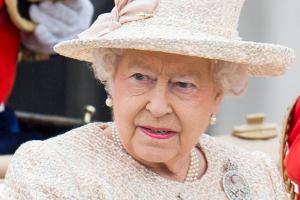 Corona-Alarm im Buckingham Palast: Queen-Mitarbeiter positiv getestet