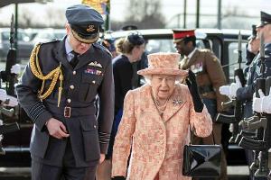 Die Queen will sich vom Coronavirus nicht stoppen lassen