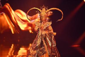 "The Masked Singer": Zweifache Enttarnung mit Göttin und Kakerlake