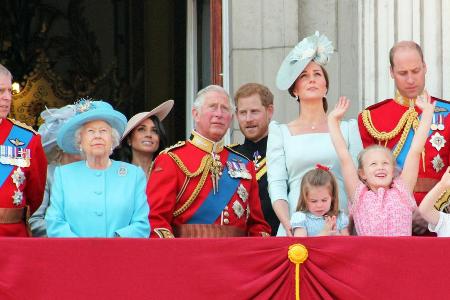Die britischen Royals versammeln sich bei Trooping the Colour traditionell auf dem Balkon des Buckingham Palasts. Die britischen Royals versammeln sich bei Trooping the Colour traditionell auf dem Balkon des Buckingham Palasts.