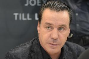 "Es geht ihm besser": Till Lindemann negativ auf Coronavirus getestet