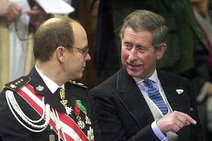 Hat er Prinz Charles mit Corona angesteckt? Fürst Albert widerspricht