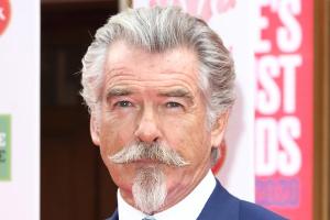 Pierce Brosnan: Sein Bart stiehlt ihm die Show