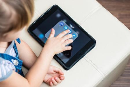 Kinder können sich mit iPad und Co. auch sinnvoll beschäftigen. Kinder können sich mit iPad und Co. auch sinnvoll beschäftigen.