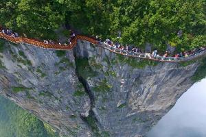 Coiling Dragon Cliff Skywalk: Wer traut sich auf diese Brücke?