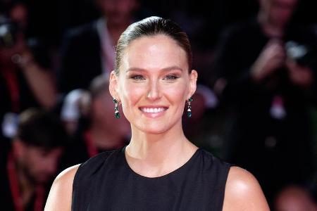 Mittlerweile ist Bar Refaeli Dreifach-Mama Mittlerweile ist Bar Refaeli Dreifach-Mama