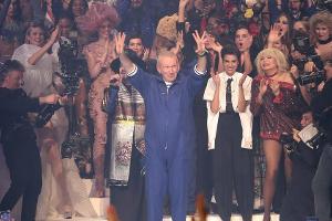 Jean Paul Gaultier: Großer Star-Rummel bei letzter Laufsteg-Show