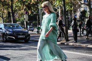 Kleid mit Pulli kombinieren: So stylt man das angesagte Winter-Duo