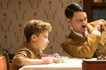 Roman Griffin Davis (Jojo) und Taika Waititi (Adolf) in 