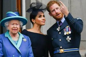 Hinweis der Queen: Verlieren Harry und Meghan ihre Titel?