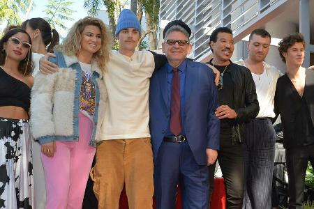 Sir Lucian Grainge wird von den Musik-Stars gefeiert. Sir Lucian Grainge wird von den Musik-Stars gefeiert.