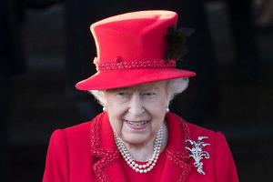 Queen Elizabeth II. posiert mit ihren Thronfolgern