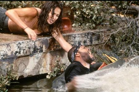Jennifer Lopez, Ice Cube und Riesenschlange (aus Plastik) Jennifer Lopez, Ice Cube und Riesenschlange (aus Plastik)