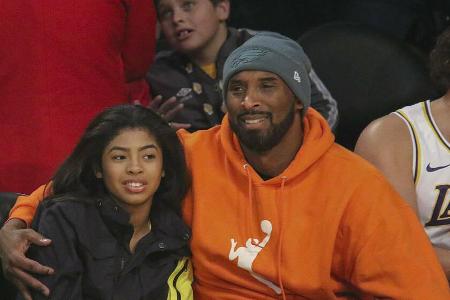 Kobe Bryant mit seiner Tochter Gianna bei einem Basketball-Match Ende Dezember 2019.