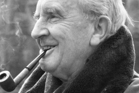 J.R.R. Tolkien schuf das 