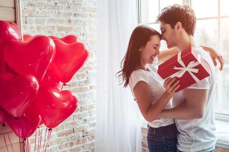 Eine persönliche Note sollte beim Valentinstagsgeschenk nicht fehlen. Eine persönliche Note sollte beim Valentinstagsgeschenk nicht fehlen.