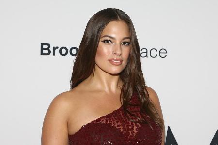 Plus-Size-Model Ashley Graham teilt ein After-Baby-Body-Bild und richtet ehrliche Worte an ihre Follower.