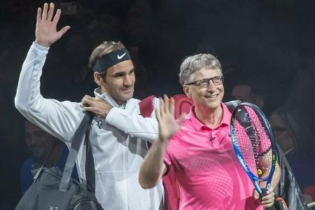 Roger Federer und Bill Gates beim Charity-Doppel 2018 Roger Federer und Bill Gates beim Charity-Doppel 2018