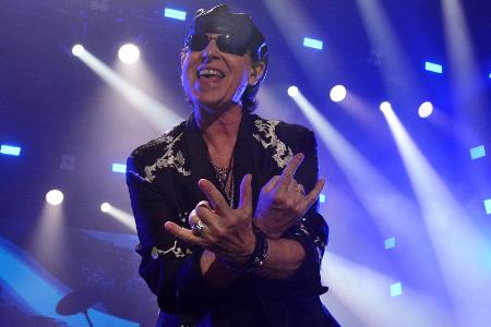 Klaus Meine während eines Konzerts in Kiew