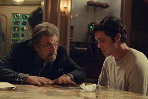 Al Pacino (l.) und "Percy Jackson"-Star Logan Lerman in "Hunters".