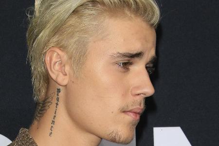Justin Bieber hat Elvis Presley vom Thron gestoßen. Justin Bieber hat Elvis Presley vom Thron gestoßen.