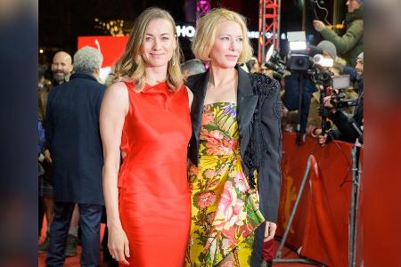 Yvonne Strahovski (l.) und Cate Blanchett zu Besuch auf der Berlinale 2020.