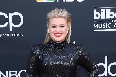 Hier noch keine Spur von Schmerzen: Kelly Clarkson strahlte bei den Billboard Music Awards.