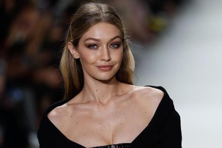 Gigi Hadid auf dem Runway in Mailand