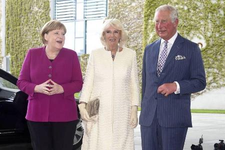 Kurz nach ihrer Ankunft trafen Charles und Camilla Bundeskanzlerin Angela Merkel in Berlin