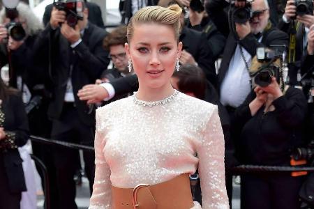 Mit ihrem Traum aus Pailletten stahl Amber Heard allen die Show Mit ihrem Traum aus Pailletten stahl Amber Heard allen die Show