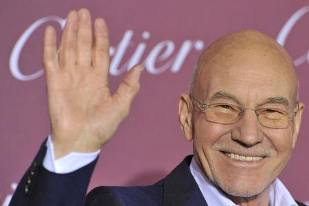 Sir Patrick Stewart schlüpft erneut in seine Paraderolle des Captain Jean-Luc Picard Sir Patrick Stewart schlüpft erneut in seine Paraderolle des Captain Jean-Luc Picard