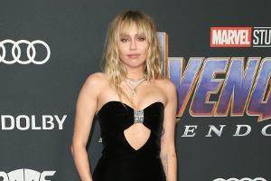 Oben ohne für guten Zweck: Miley Cyrus zieht sich wieder aus