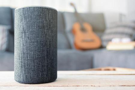 Der Echo-Lautsprecher von Amazon nutzt die Sprachassistentin Alexa