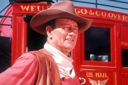 John Wayne in seiner Paraderolle als wet­ter­ge­gerbter Cowboy