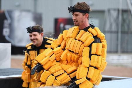 Joko Winterscheidt (rechts) und Klaas Heufer-Umlauf haben in Show drei gegen ProSieben gewonnen