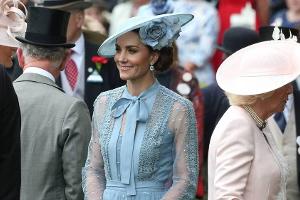 Mit Punkten und Schleife: Herzogin Kate bringt Ascot zum Strahlen