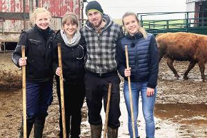 "Bauer sucht Frau International": Die Bauern treffen auf ihre Hofdamen