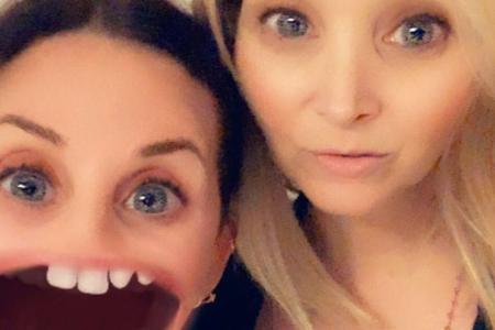 Lisa Kudrow (r.) und Courteney Cox haben Sinn für Humor Lisa Kudrow (r.) und Courteney Cox haben Sinn für Humor