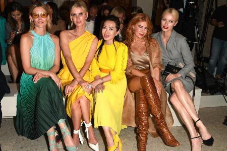 Charlott Cordes, Nicky Hilton Rothschild mit Managerin, Palina Rojinski, Franziska Knuppe (v.l.n.r.)