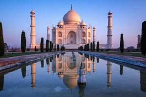 Time is money: Wer beim Taj Mahal zu lange bleibt, muss Strafe zahlen