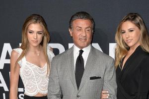 Sylvester Stallone mit seinen Töchtern Sistine und Sophia bei einer Veranstaltung im Jahr 2016 in Los Angeles