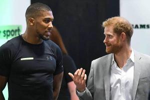 Prinz Harry und Anthony Joshua wieder zu Scherzen aufgelegt