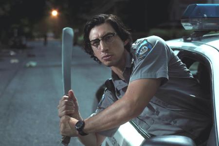 Bestens auf die Zombie-Meute vorbereitet: Polizist Ronald Peterson (Adam Driver)