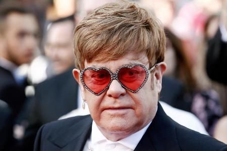Sir Elton John bei einem Auftritt in Cannes Sir Elton John bei einem Auftritt in Cannes