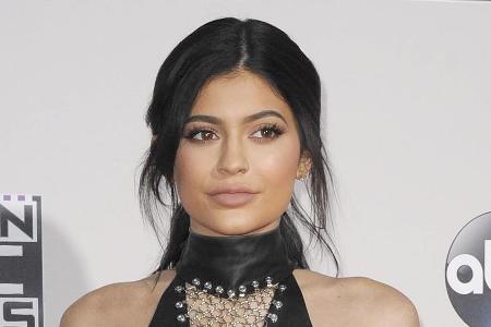 Kylie Jenner steht zu den Spuren ihrer Schwangerschaft