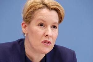 Franziska Giffey darf ihren Doktortitel behalten