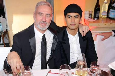 Roland Emmerich (l.) und sein Ehemann Omar De Soto